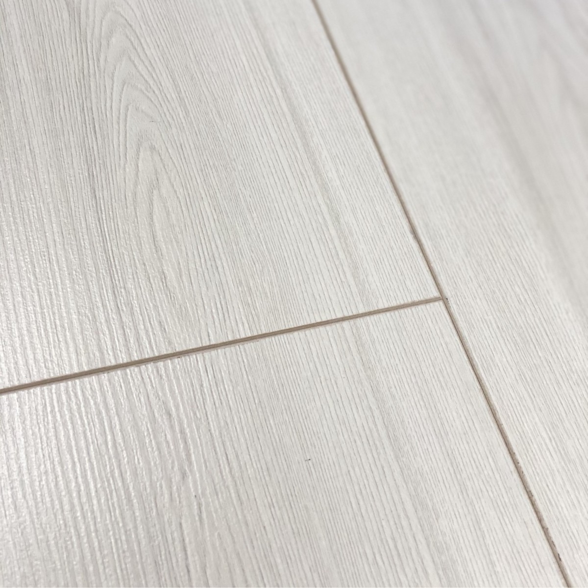 laminat-greenwald-deluxe-dub-brisso-33-klass-12-mm.jpg
